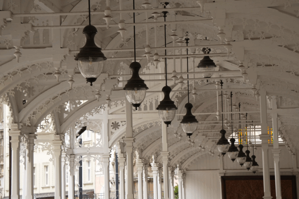 市場溫泉長廊 (Tržní kolonáda)