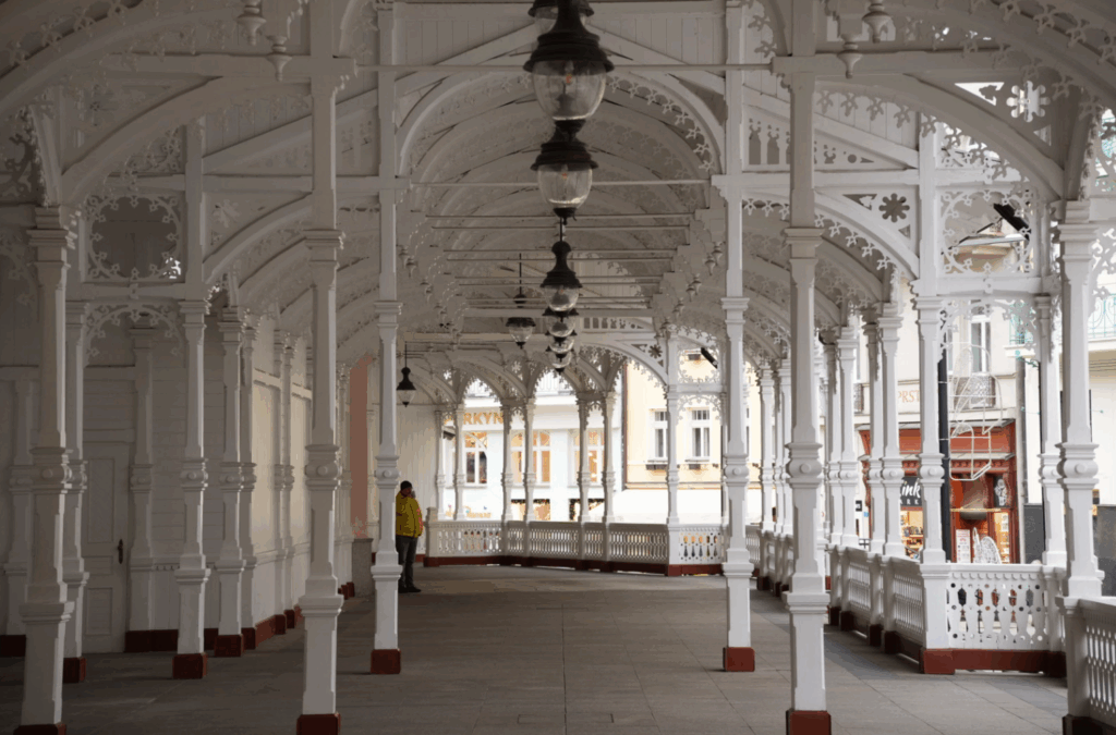 市場溫泉長廊 (Tržní kolonáda)