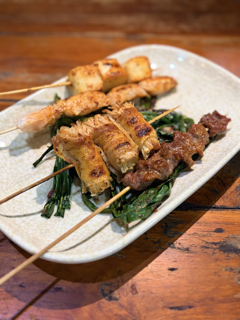 Ajam Mora Restaurant 對面的烤攤 LAK 50,000 ( NT$ 70 )