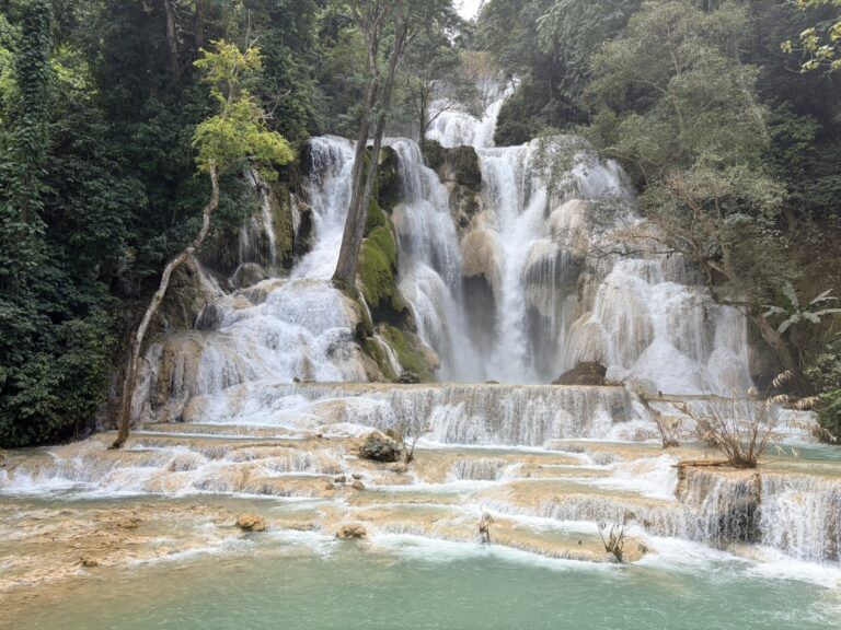 關西瀑布 Tat Kuang Si Waterfalls